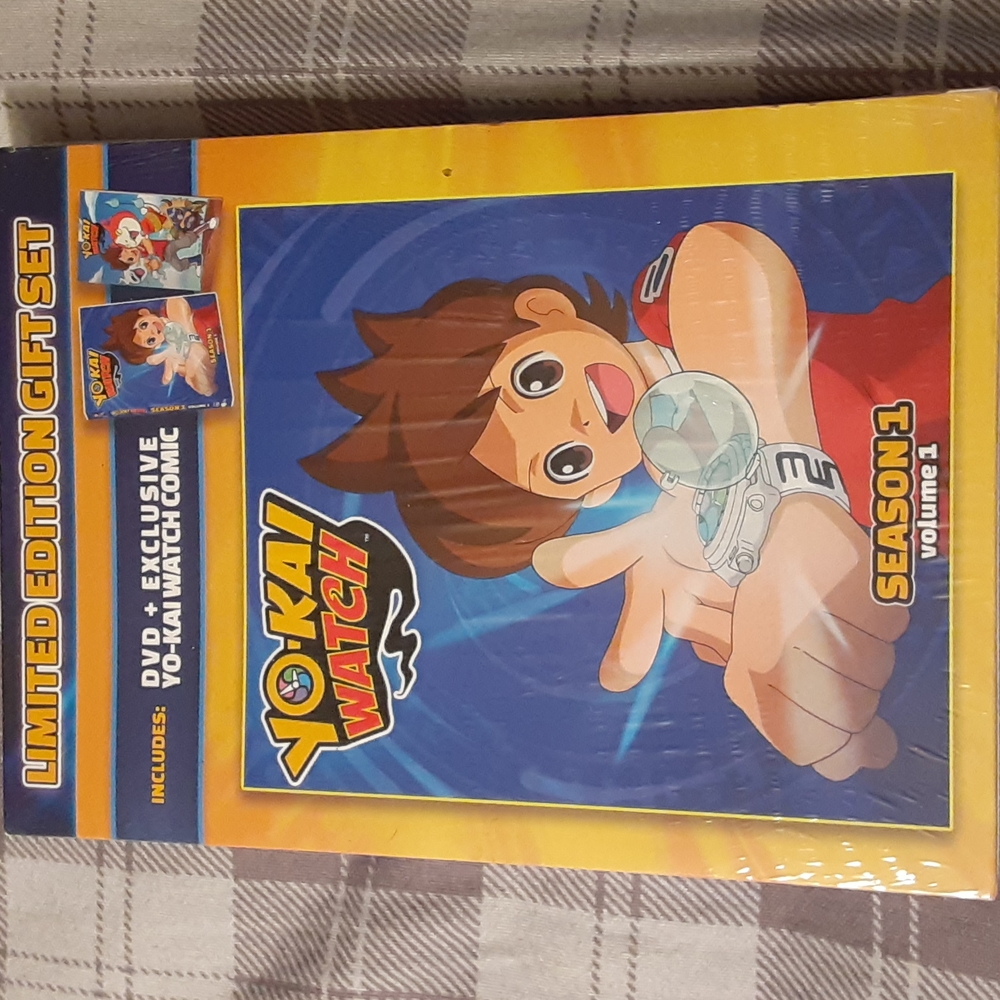 Yo-kai Watch dvd and comic set